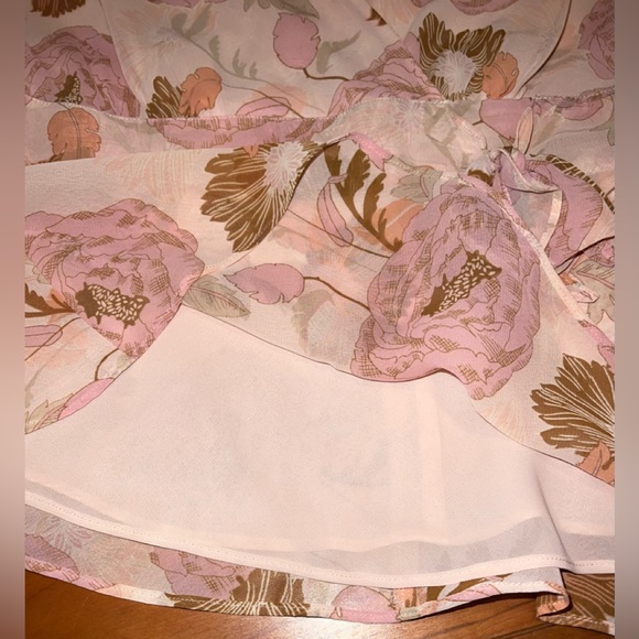 Loft Sheer Top with under shell. - Picture 2 of 3